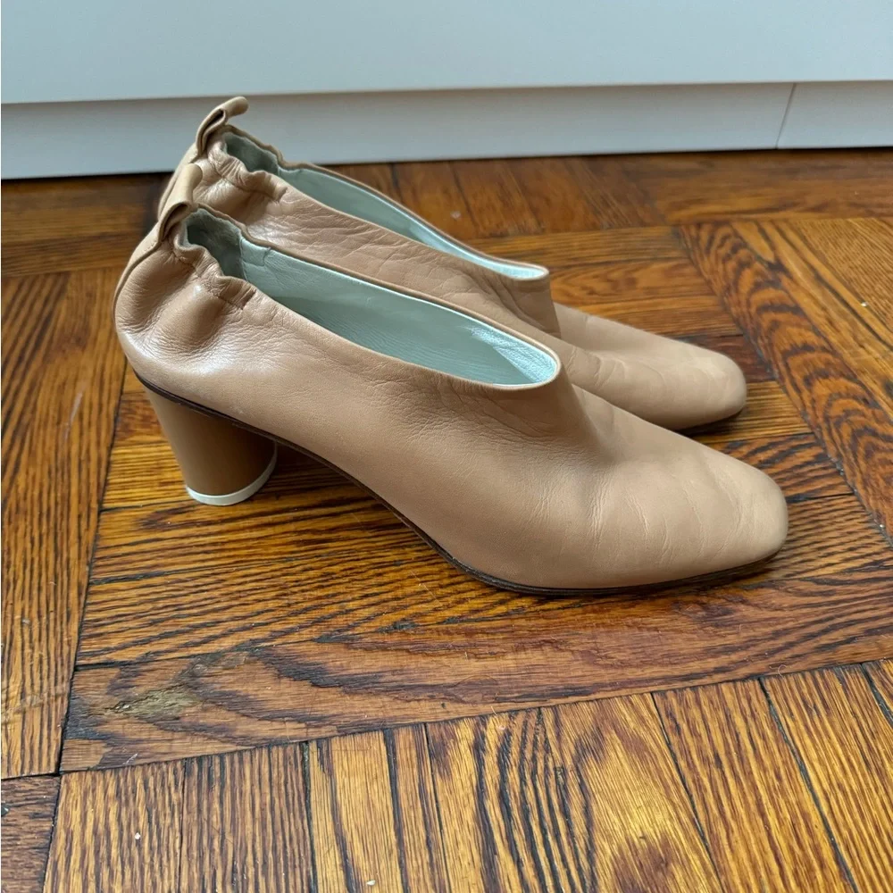 Gray Matters Tan Heels - Picture 4 of 6